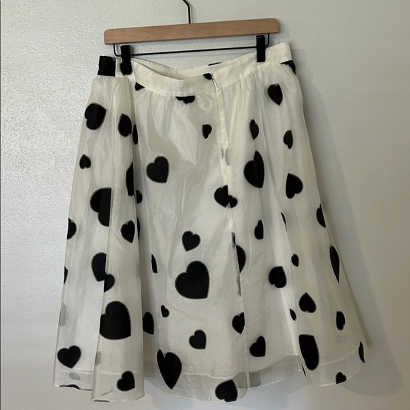 ❤️ Offers Chic Black and White Heart Skirt - Picture 4 of 5